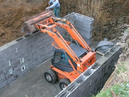 provádění vyzdívky obvodových zdí s betonáží